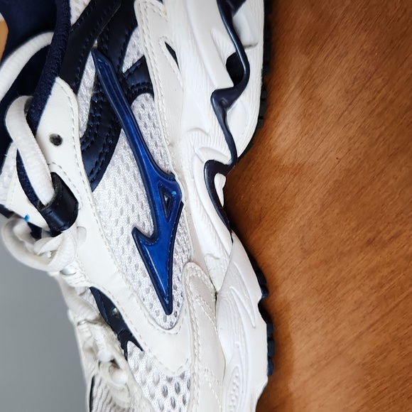 NWOT, Mizuno X10, ladies running shoes, size US 6 - Picture 11 of 12